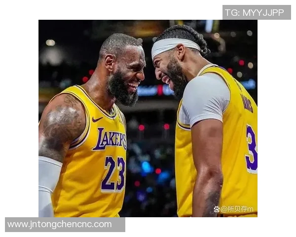 詹姆斯领衔湖人对决精彩赛事回顾与分析